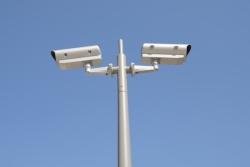 08 - Mâts Basculants, Mât basculant pour caméra de surveillance